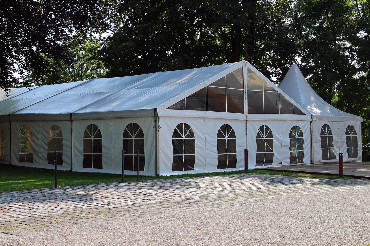 Gli 8 migliori accessori da abbinare al gazebo da giardino per eventi indimenticabili